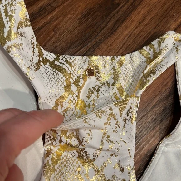 Fabletics On The Go Midi Medium Impact Sports Bra - Picture 12 of 15